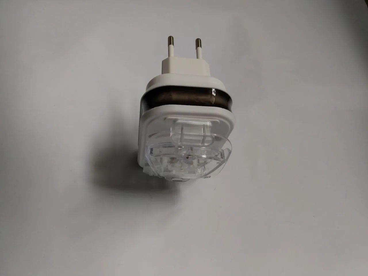 Carregador Universal LCD USB  usado funcionado. - Foto 2