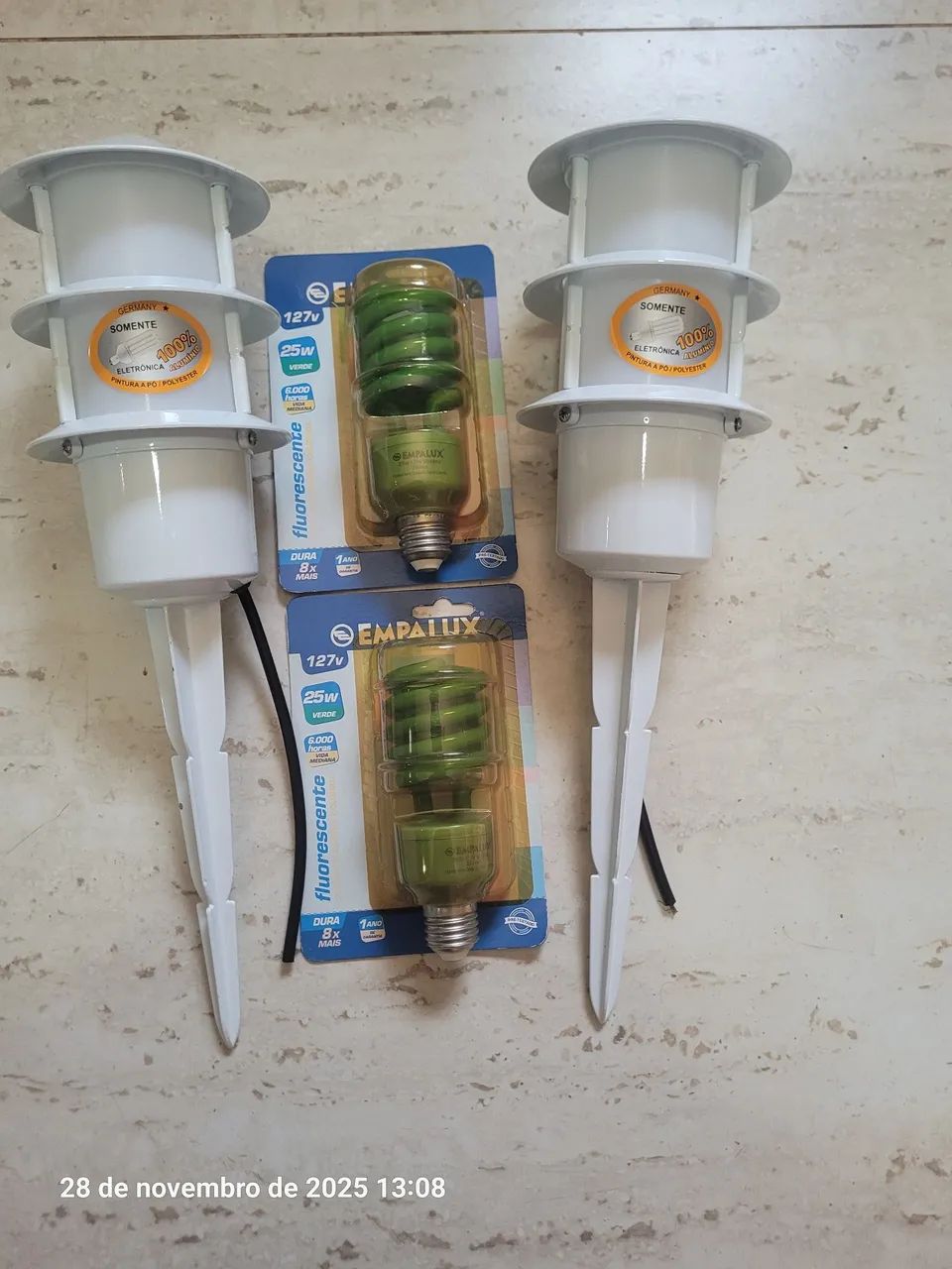 Kit 2 Espetos Orientais Germany 8102 + lâmpadas verdes 25W - Novo na caixa original  - Foto 3