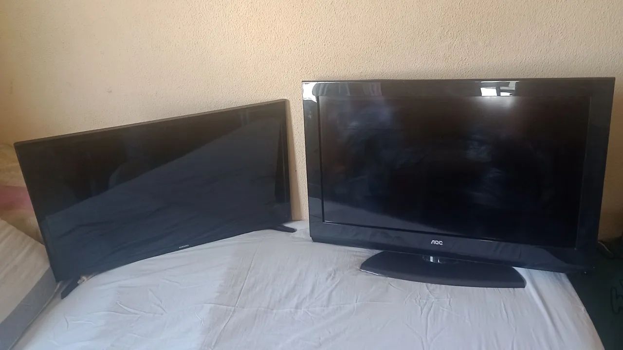 Vendo 2 tvs de 32 polegadas para retirada de peças valor 130 as duas. 