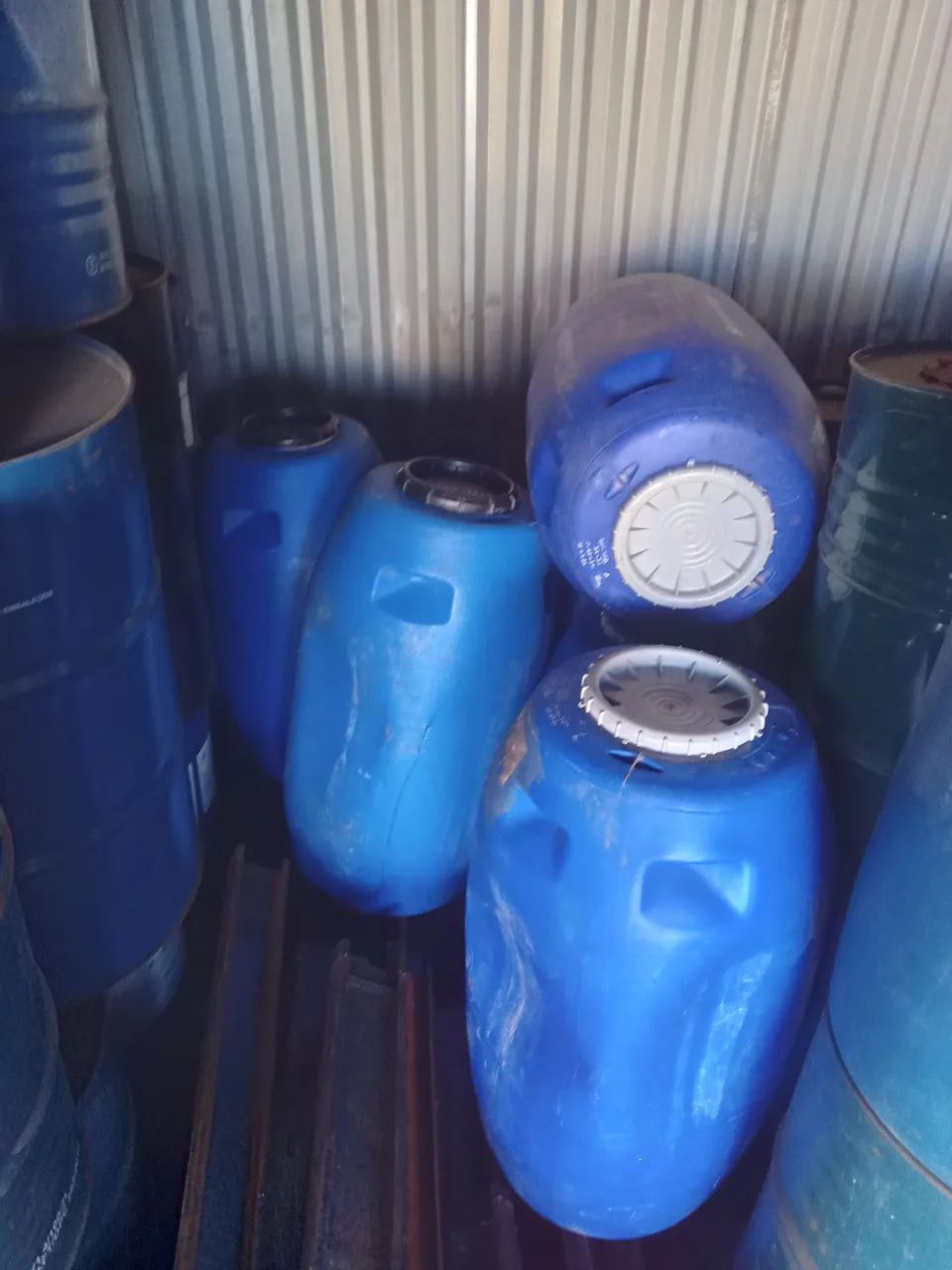 Barris de plástico azul 240litros