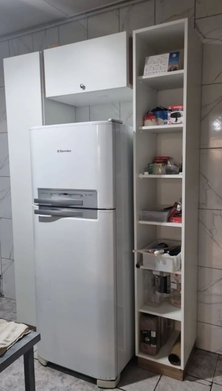 Armários de cozinha em MDF brancos 