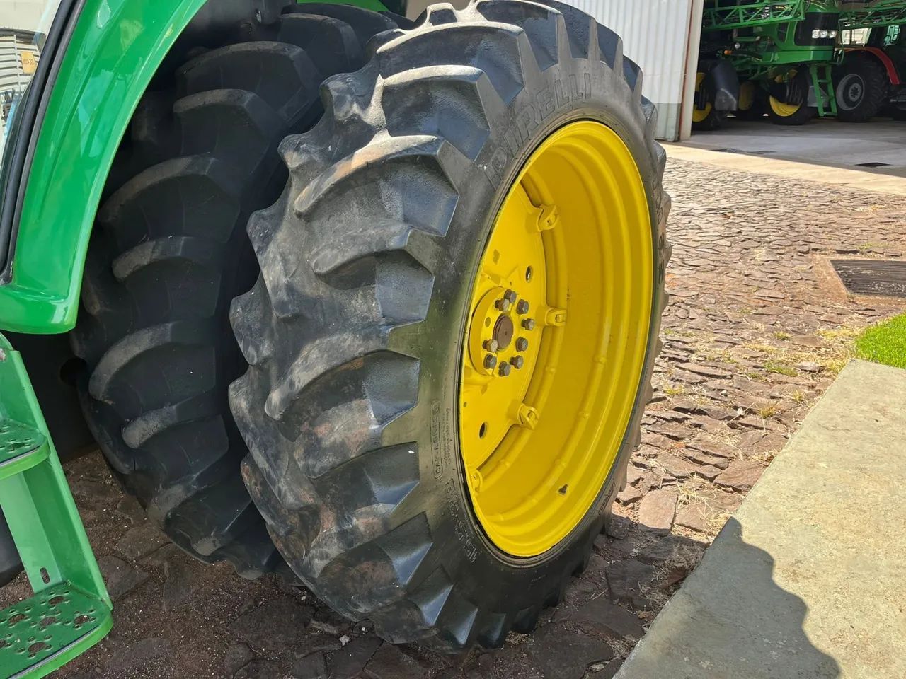 Trator John Deere 6110 J - Excelente estado - Foto 3