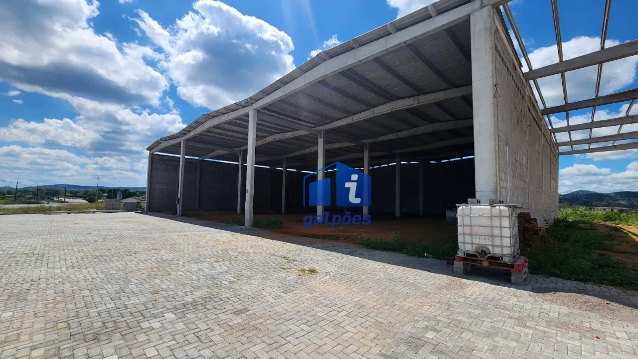 Galpão em construção com 360 m² em Vitória do Santo Antão - PE