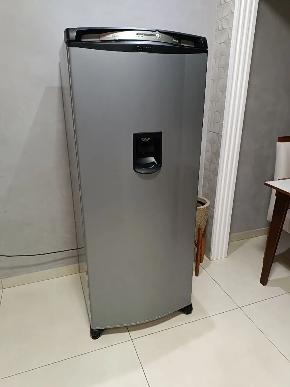 Geladeira Consul com Dispenser de Água