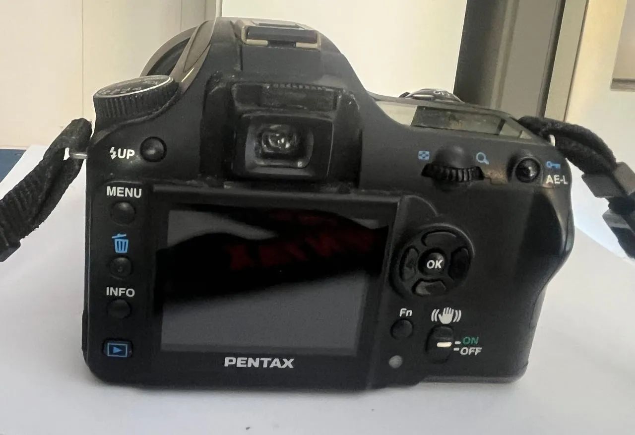 Câmera Pentax K100 D com lente esférica com capuz - Foto 5