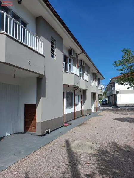 Sobrado à venda, 3 quartos, 1 suíte, 2 vagas, Cidade Universitária Pedra Branca - Palhoça/