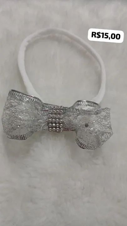 Faixa de cabelo para bebê com laço de renda