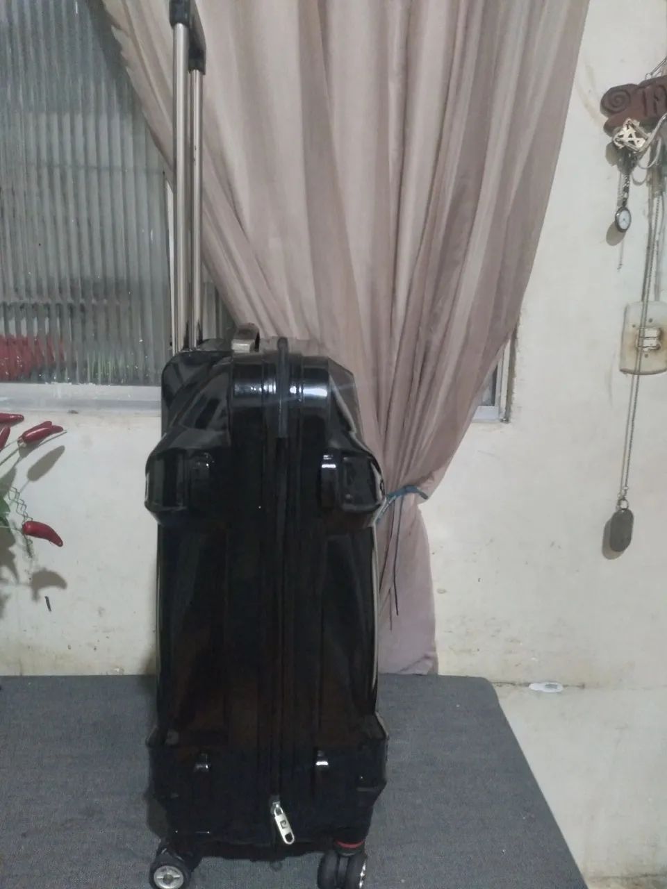 Vendo uma mala de material rígido de 15kg