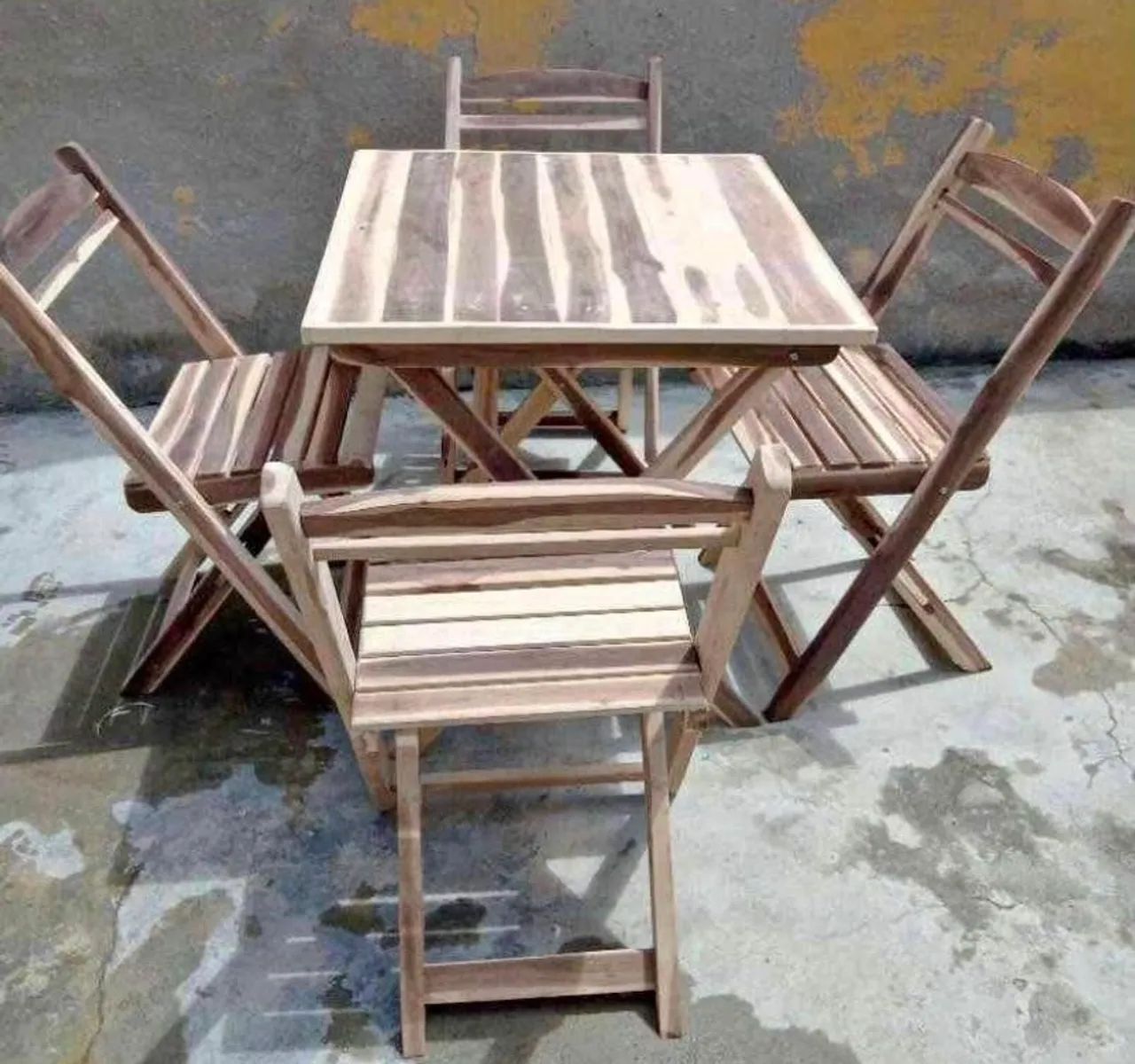 Conjunto de Mesa e Cadeiras Dobráveis de Madeira - Foto 2