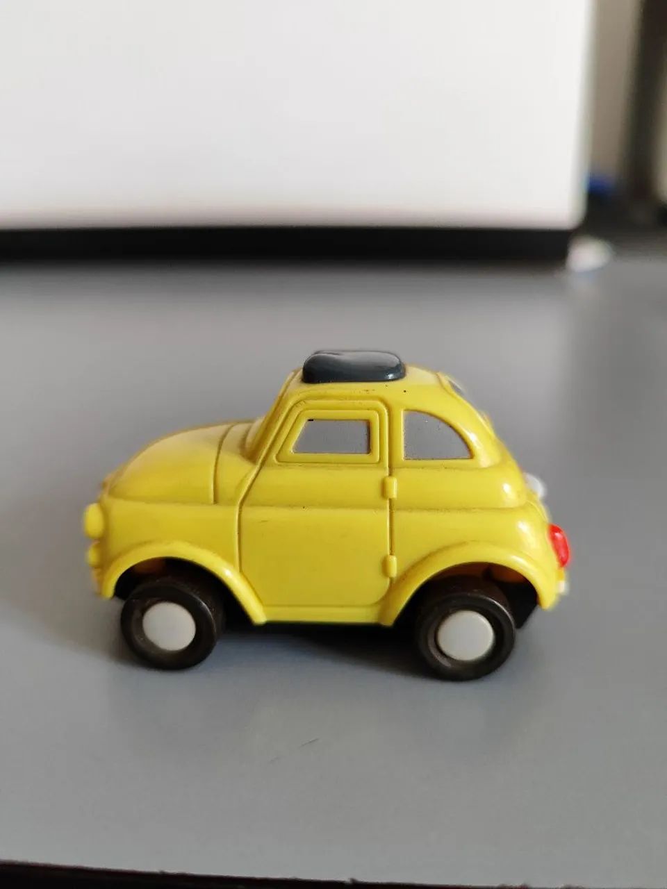 Carrinho Luigi Filme Carros - Carrinho Miniatura/Fricção - Foto 3