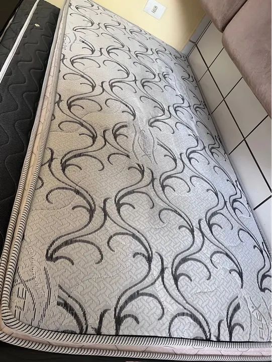 Cama box de solteiro - impecável