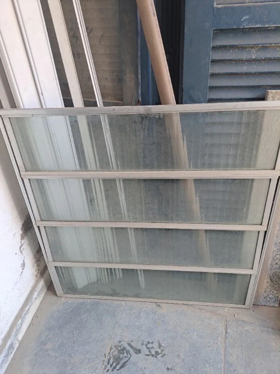 Janela Basculante/Vasculhante Alumínio Brilhante 80x80cm - Foto 2