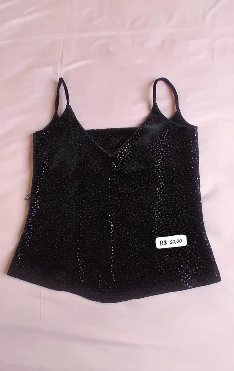 Blusa de veludo preta com brilho.. E outra em tecido fino com forro