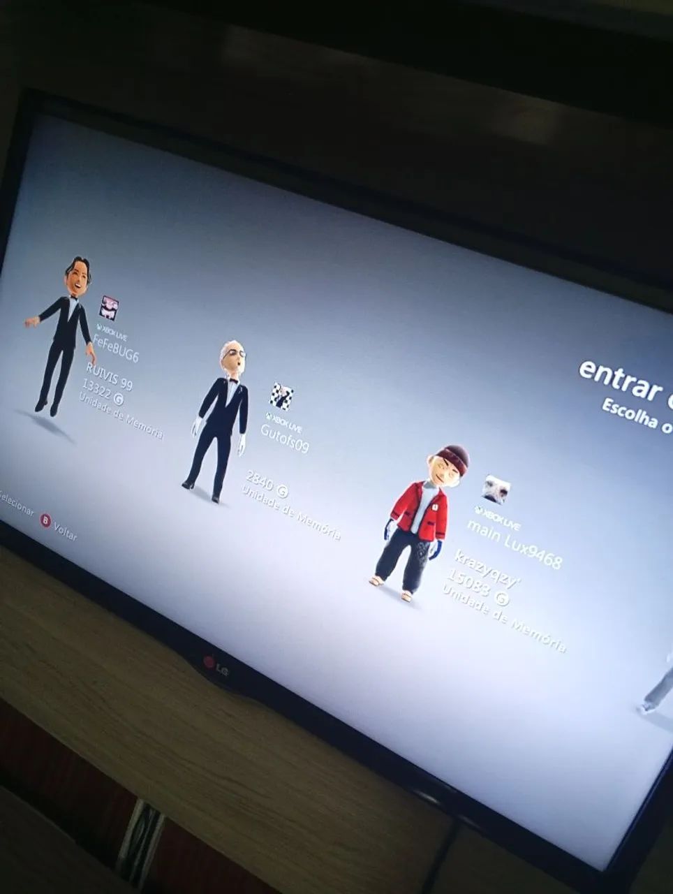 Xbox 360 with games downloaded to USB drive and CD unlock64297981186051122