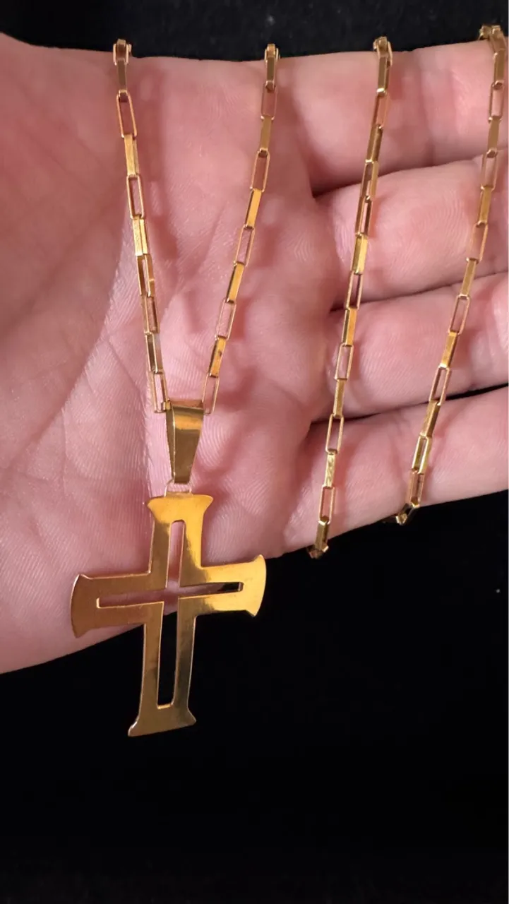 Vendo cordão de prata banhado a ouro 18k novo
