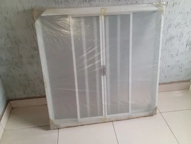 JANELA BRANACA COM GRADE 1x1.