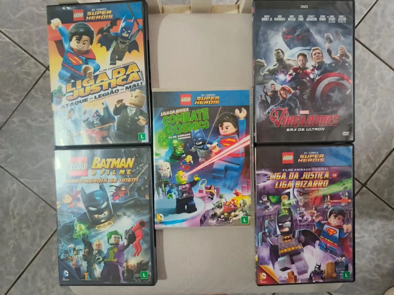 DVD Lego e Vingadores Novos e sem Uso - Foto 2