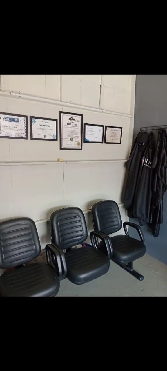LONGARINAS SALAO E BARBEARIA, 3 CADEIRAS.