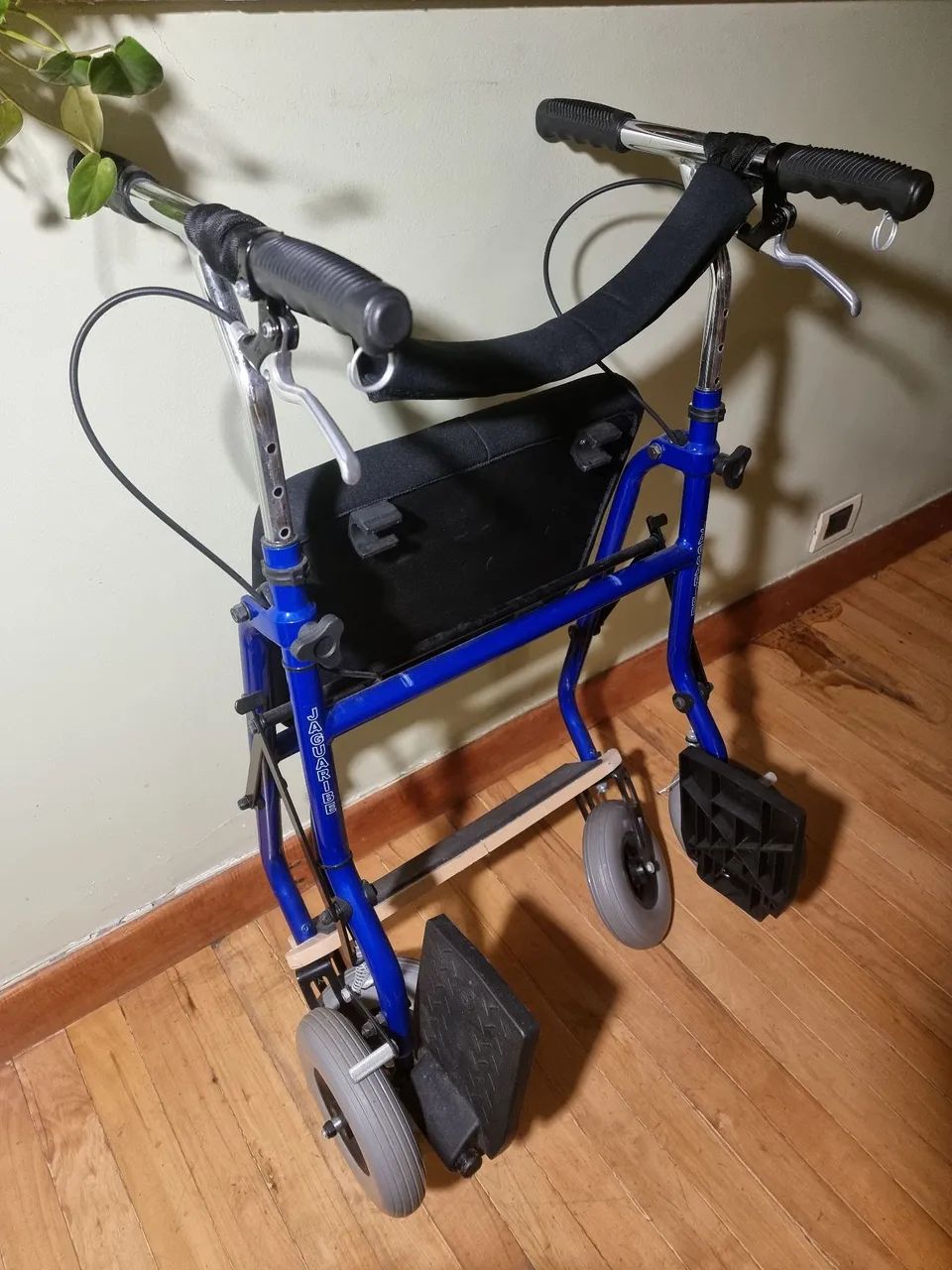 Andador com assento e freio, produto perfeito de excelente qualidade - Foto 5
