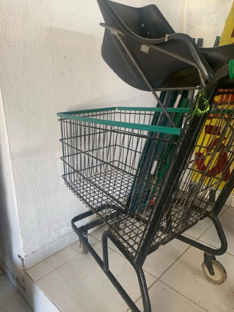 Carrinho de compras com assento infantil - Foto 3