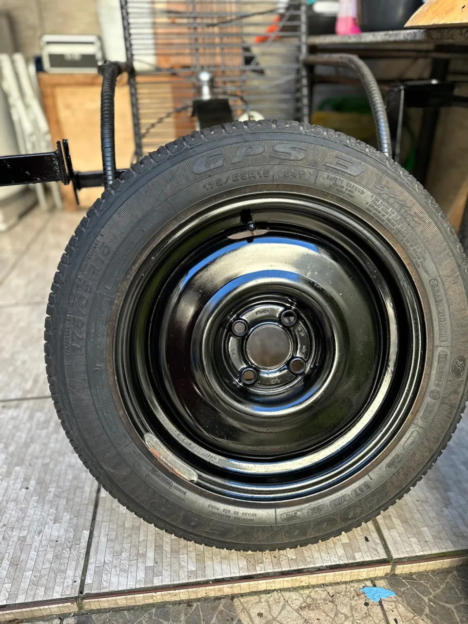 Roda com Pneu 175/65R15 Goodyear