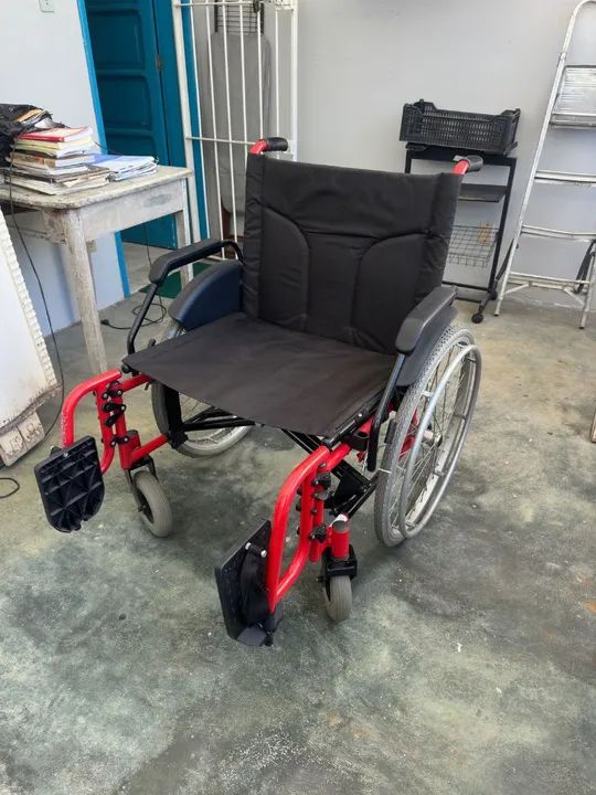 Cadeira de rodas dobrável grande - Foto 2
