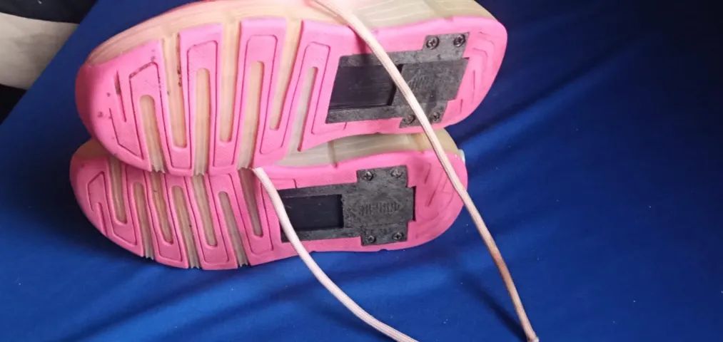 Tenis nike   de  rodinhas  15 CM 