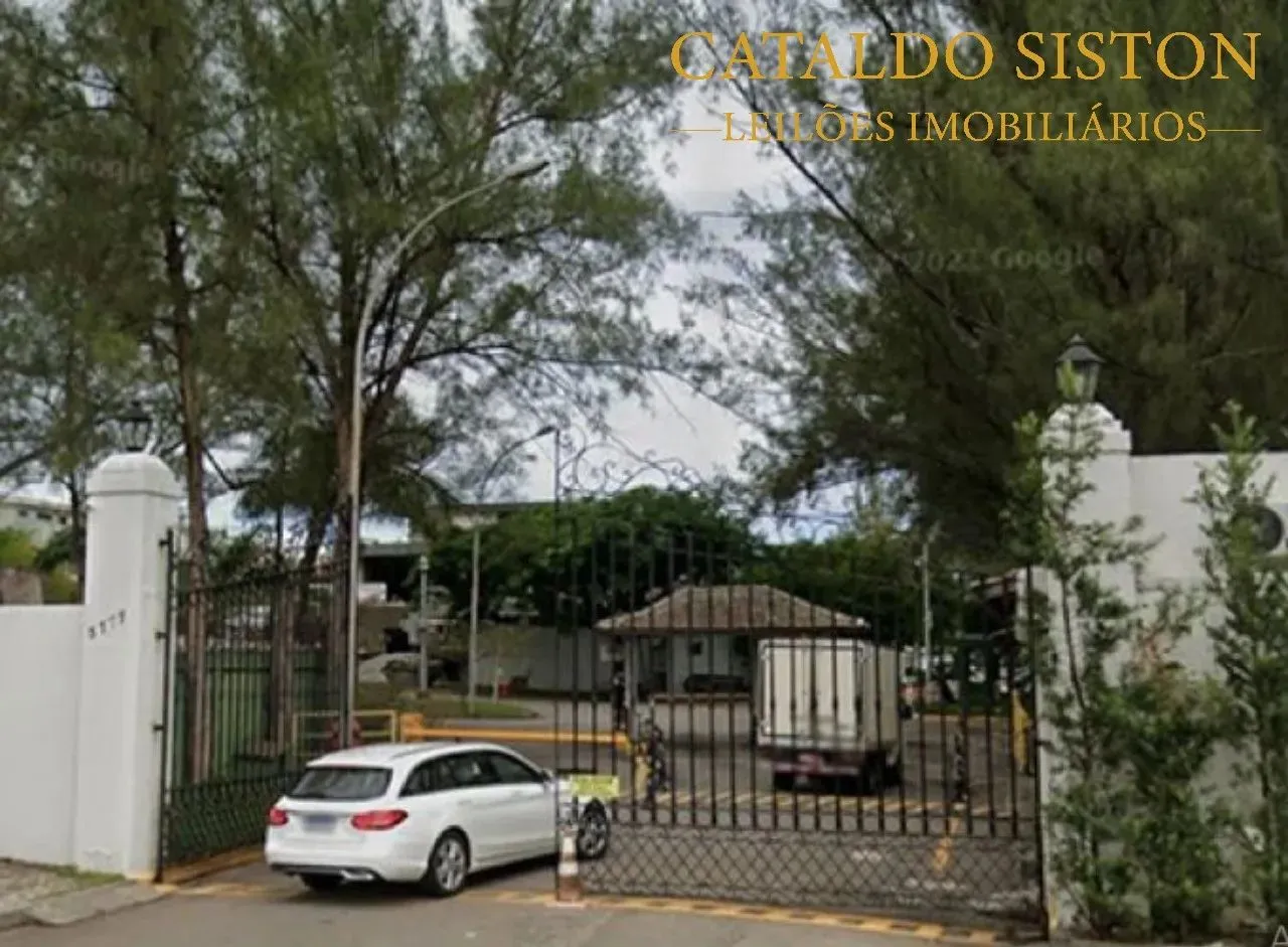 Leilão de casa duplex na Barra - 1.227m²