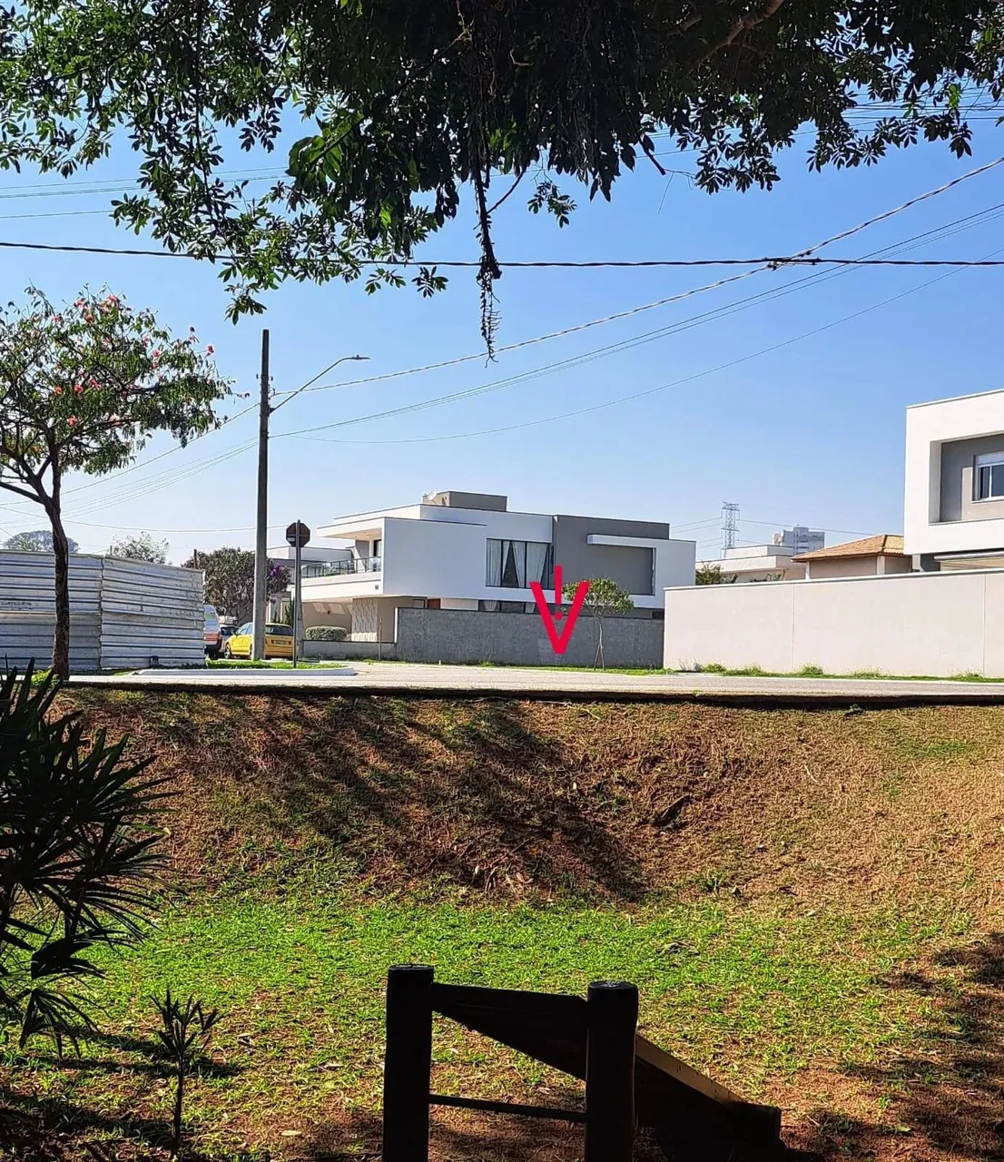 Terreno à venda, em Pinddamonhangaba-SP tem 420 metros quadrados