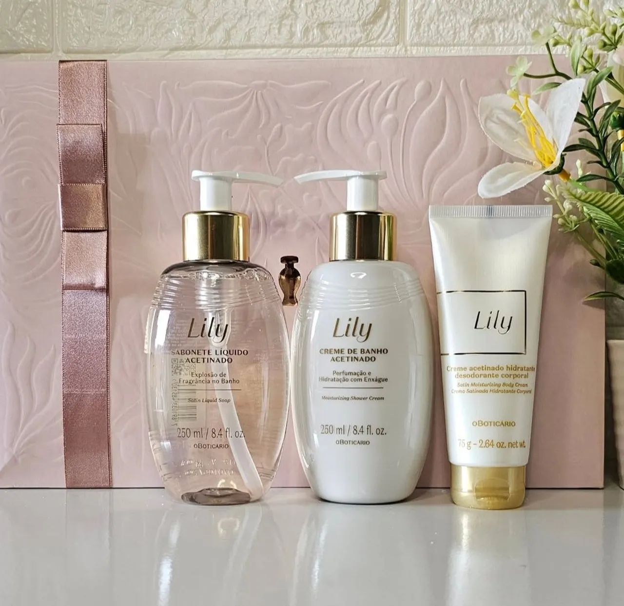 Kit Lily Acetinado - Sabonete Líquido + Creme de Banho + Creme Hidratante
