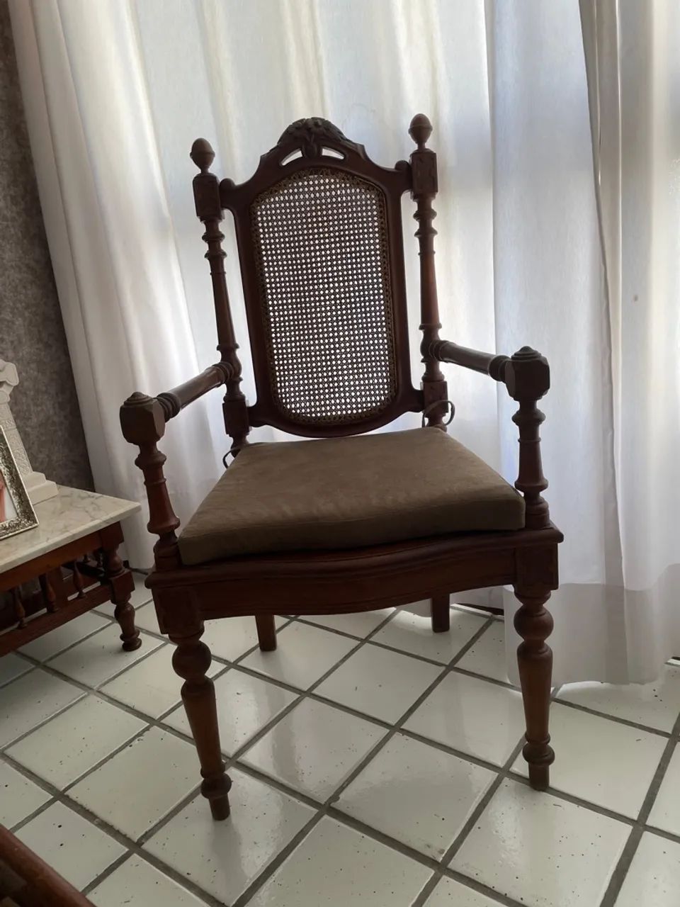 ANTIGA CADEIRA DE BRAÇOS C/PALHINHA INDIANA 