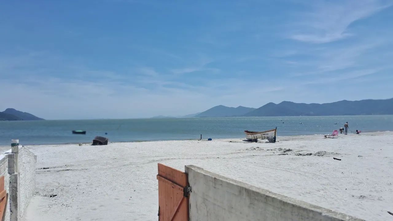 Casa de praia pé na areia avalio permuta ou troca - Foto 2