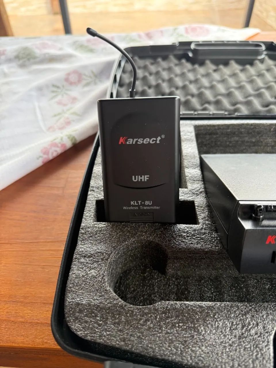 Microfone de lapela Karsect UHF com receptor - Foto 2