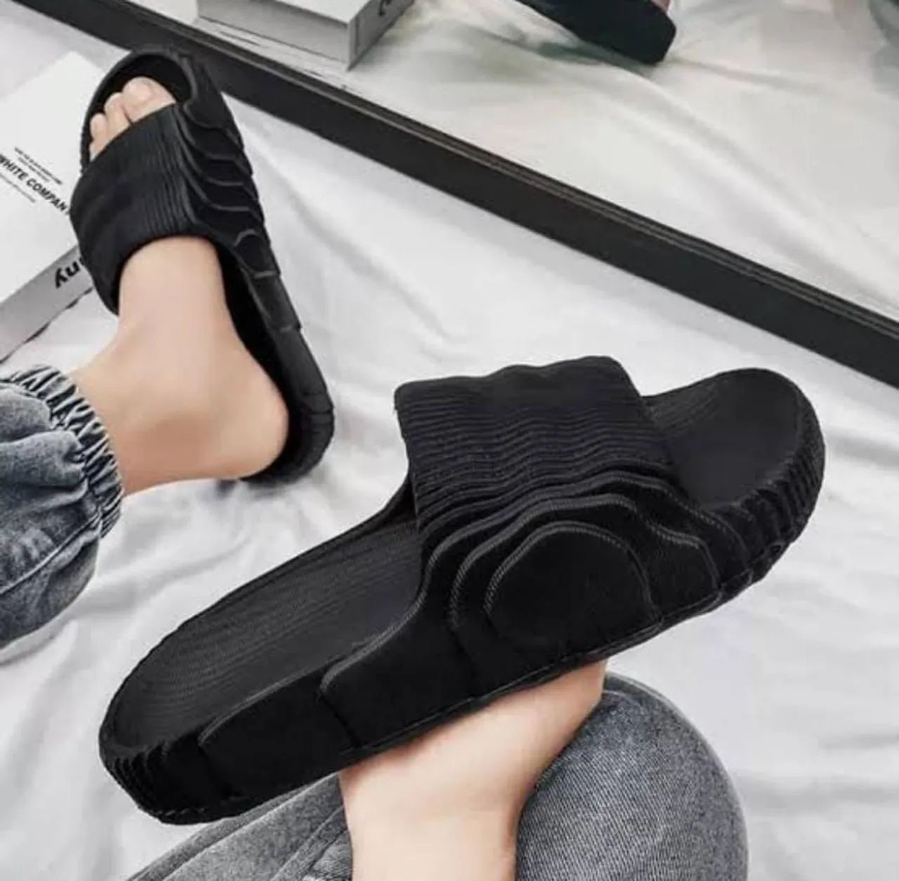 DIVERSOS MODELOS NOVOS DE SANDÁLIA SLIDER HUGO BOSS  - Foto 2