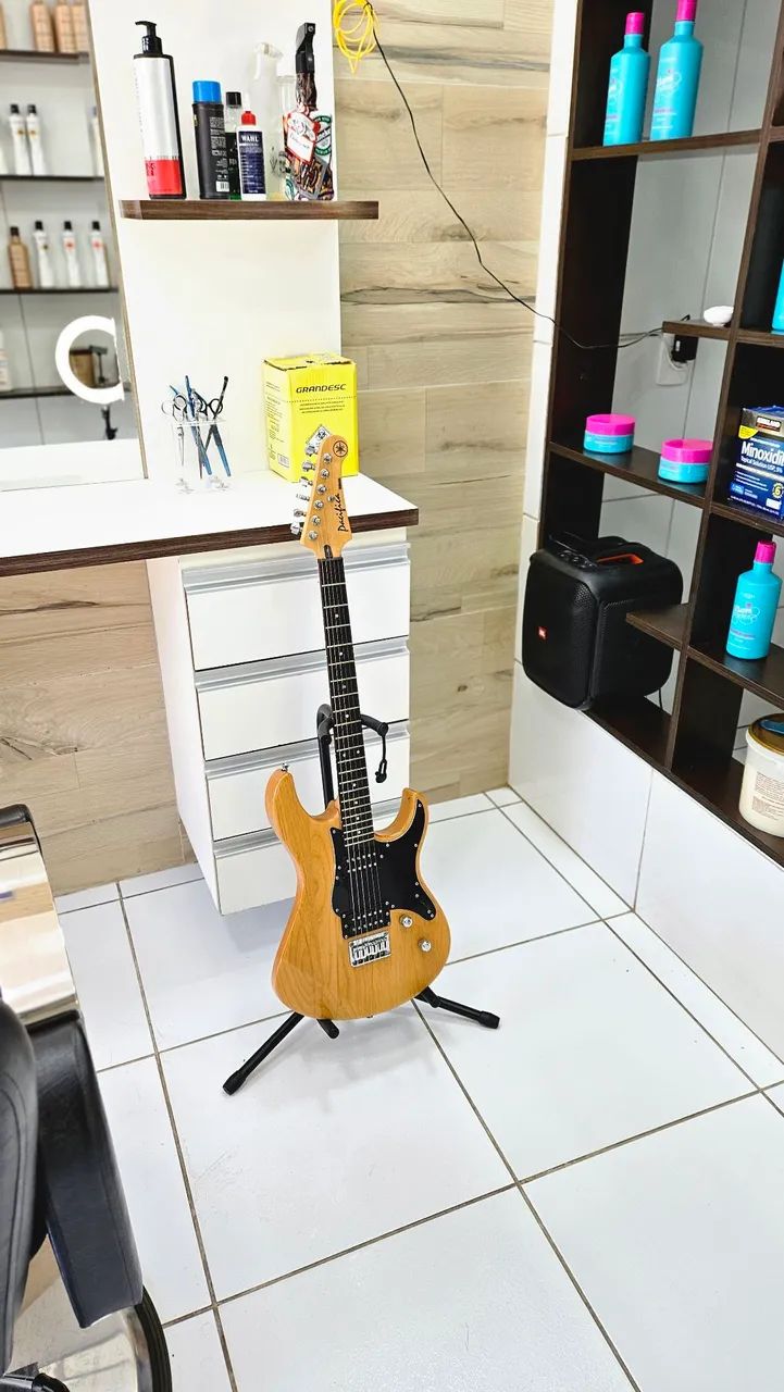 Guitarra Yamaha Pacifica 120H ano 2011