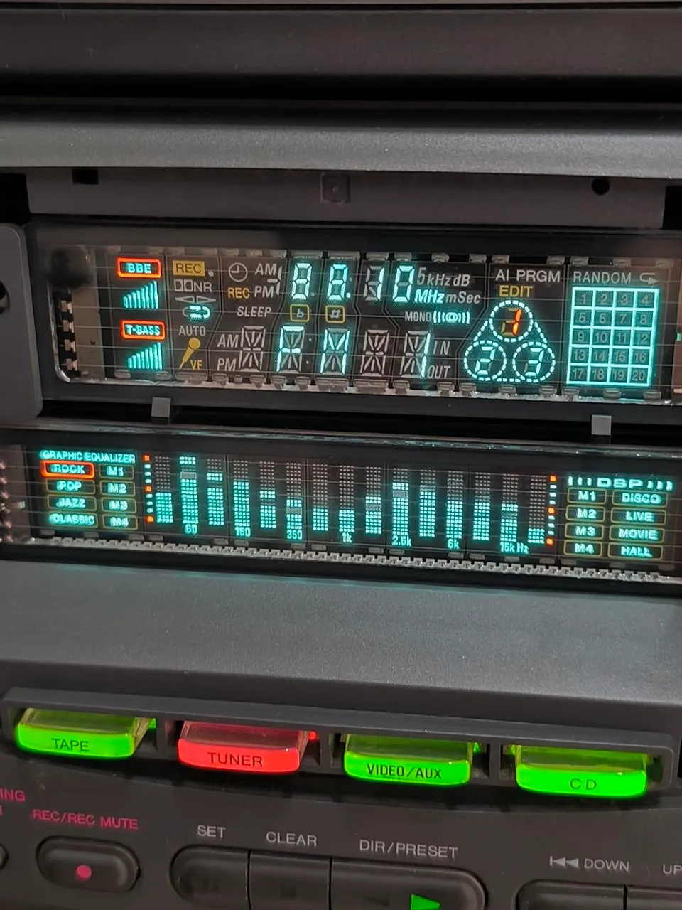 Mini System Vintage com Equalizador Gráfico e Display