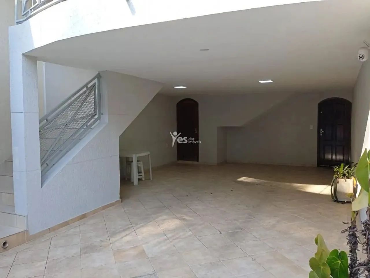 Casa de três andares á venda com 254 m², no bairro Parque Jaçatuba, com 3 dormitórios send - Foto 3