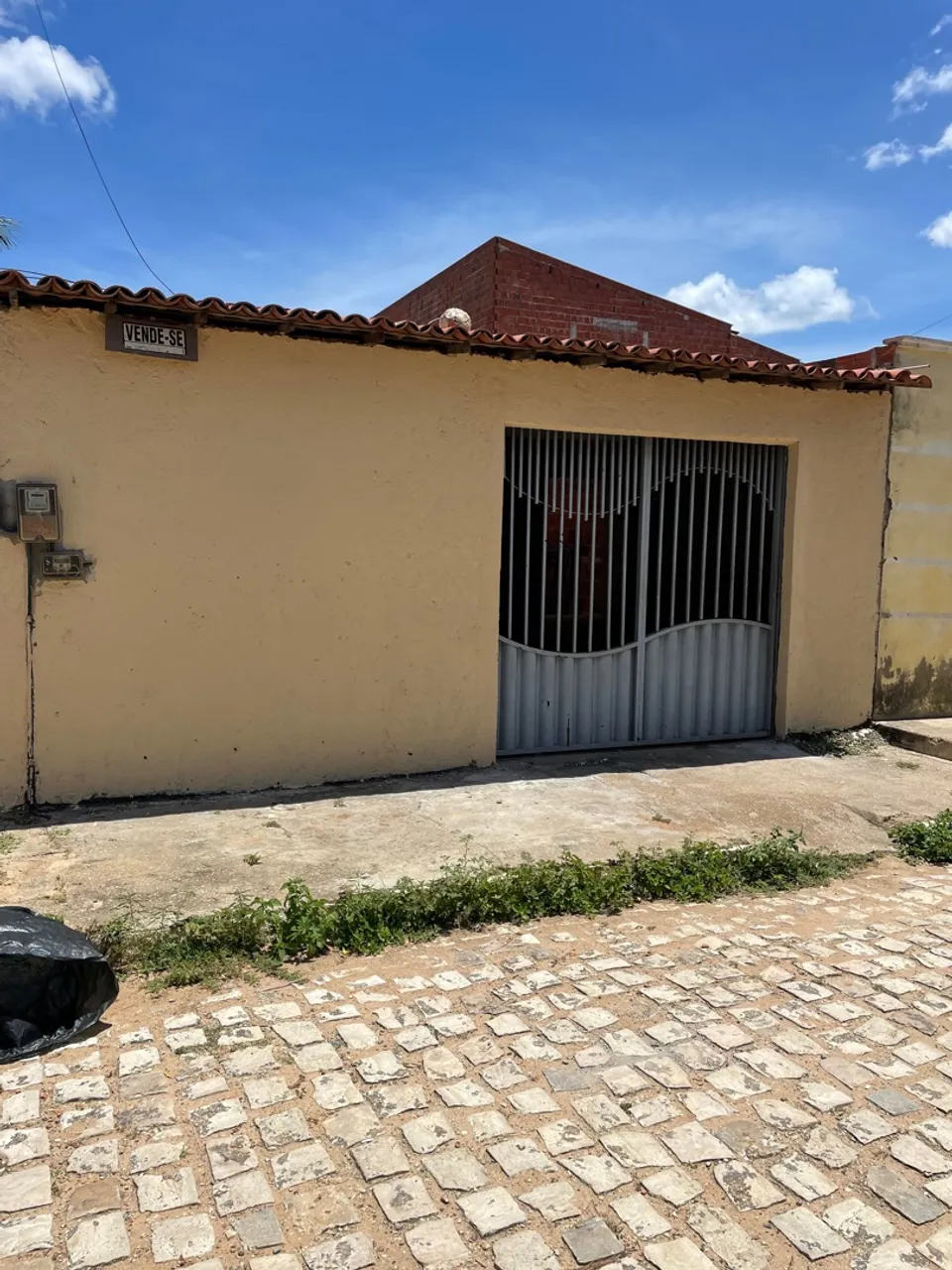 Vende-se casa ou troco por carro do meu interesse