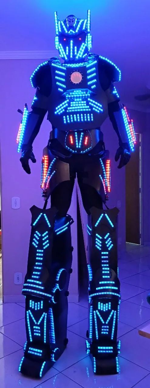 Robô de led gigante, lindão e completo!