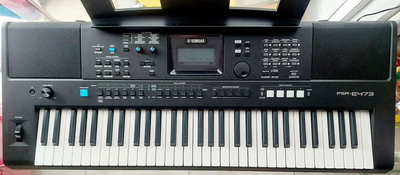 Teclado Yamaha PSR-E473 + Suporte + Capa acolchoada