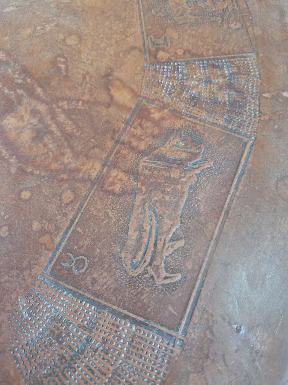 Mesa de centro (Zodíaco) em madeira e couro  - Foto 2