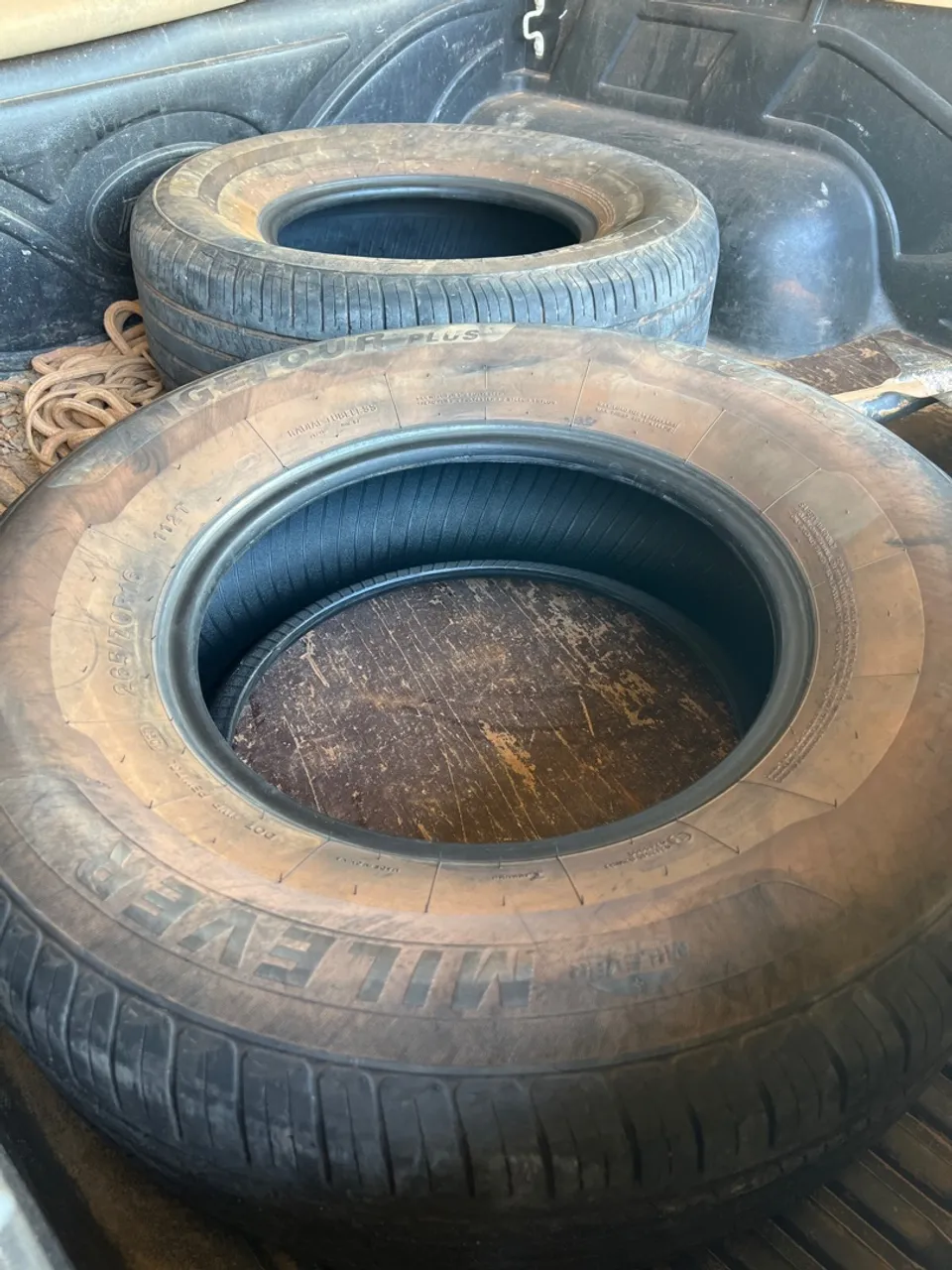 2 Pneus 265/70R16 meia vida