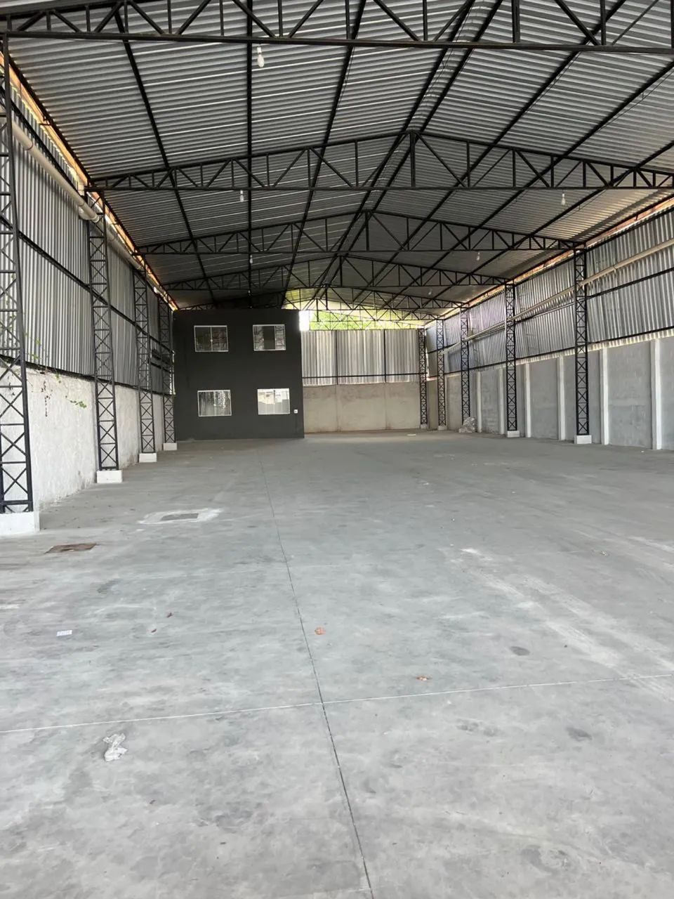 Alugo Galpão 750m2