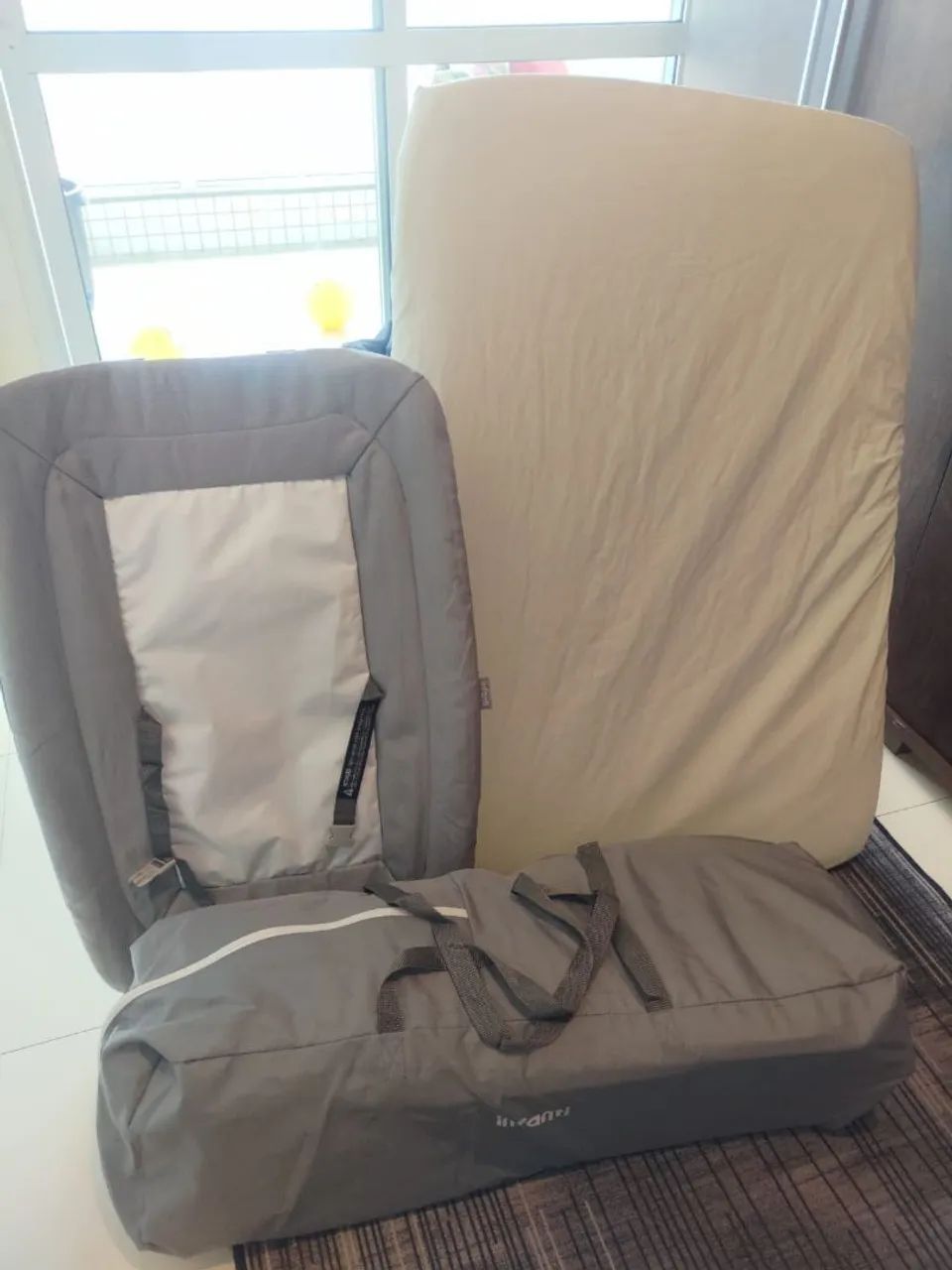 Berço / Chiqueirinho / Cercadinho com colchão, capa e lençóis - Foto 6