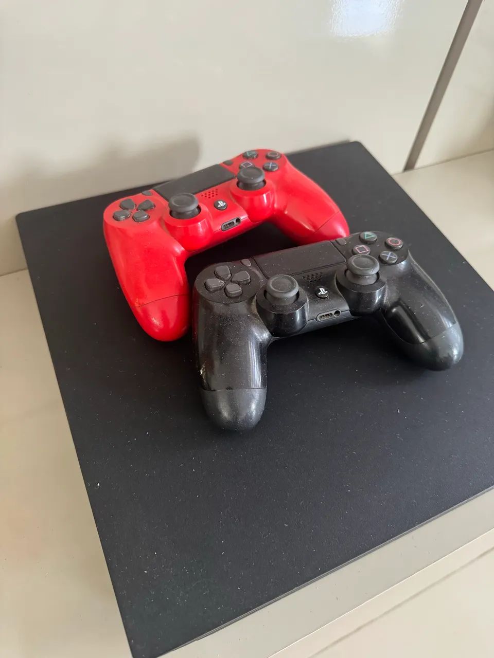 PS4 PRO 1 TB com 2 controles(pode ser desbloqueado) - Foto 3