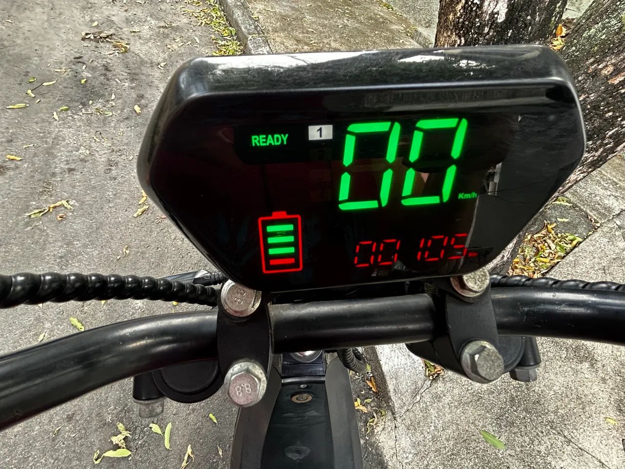 VENDO TROCO Moto scooter elétrica 100km  2000w 2023 apenas 100km rodado - Foto 5