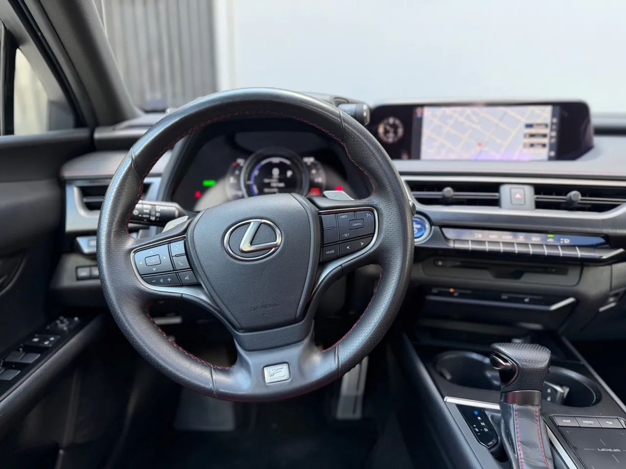 Lexus UX-250h F-sport 2.0 16V Aut.(hybrid), foto 9 de 13