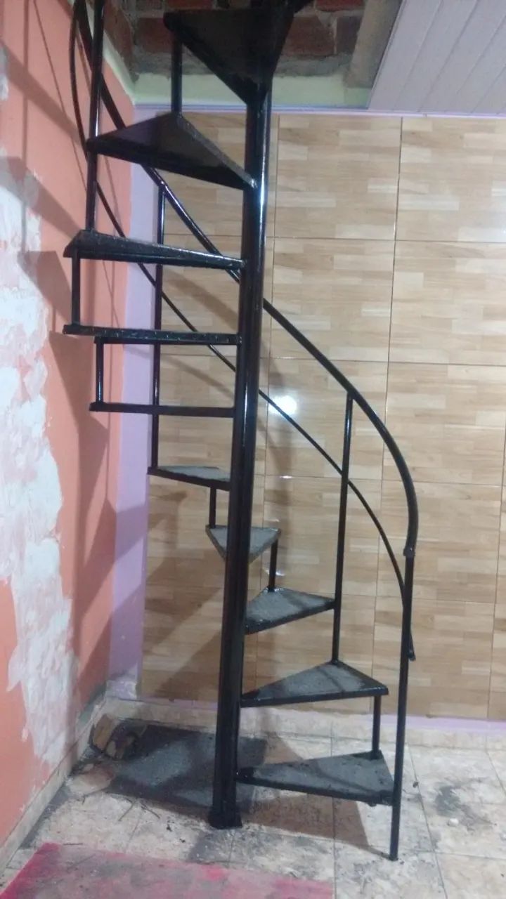 Escadas em ferro Caracol e reta - Foto 2