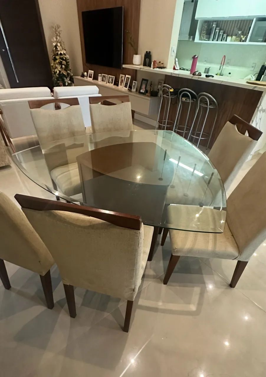 Mesa de Jantar tampo de vidro e 6 cadeiras