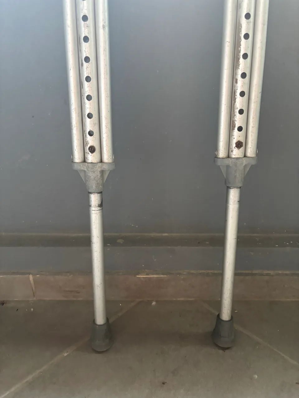 Par muletas em alumínio com regulagem - Foto 2